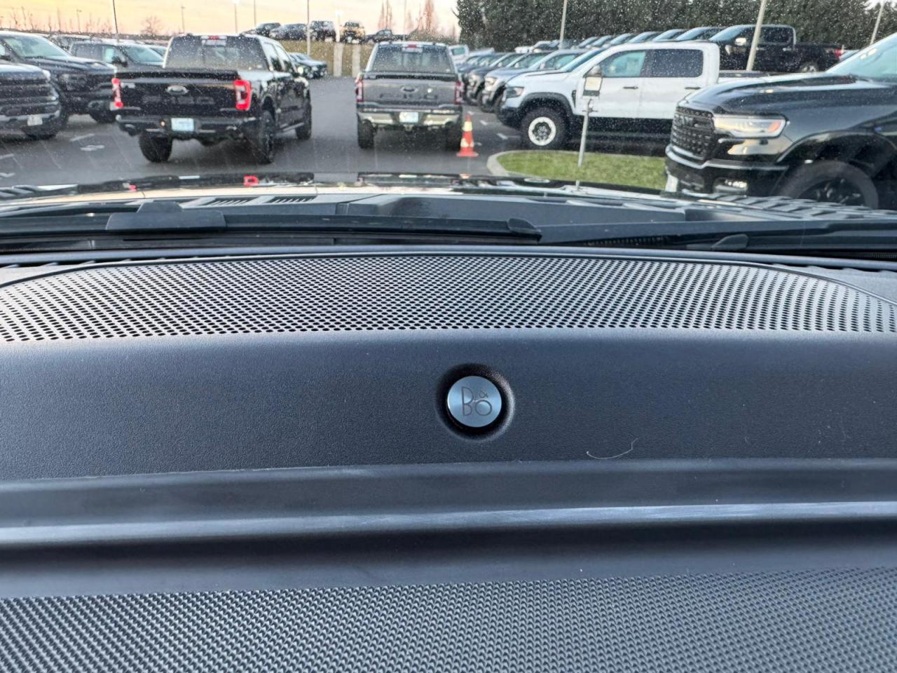 FORD F150 Supercrew LARIAT Black Package V8 5.0L