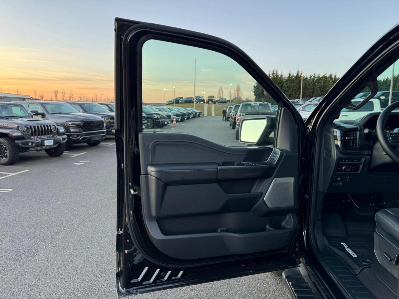 FORD F150 Supercrew LARIAT Black Package V8 5.0L