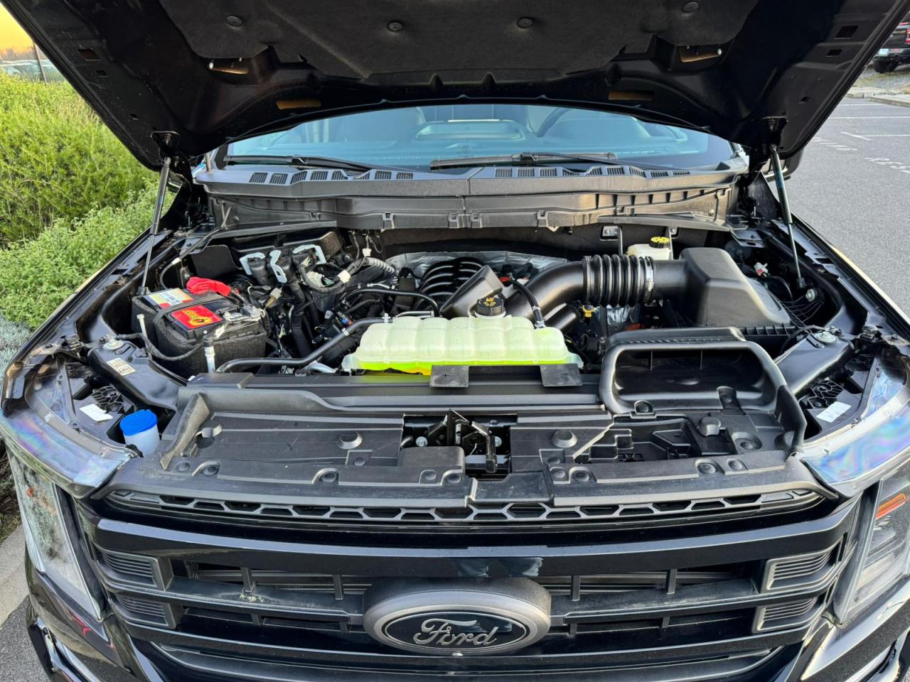 FORD F150 Supercrew LARIAT Black Package V8 5.0L