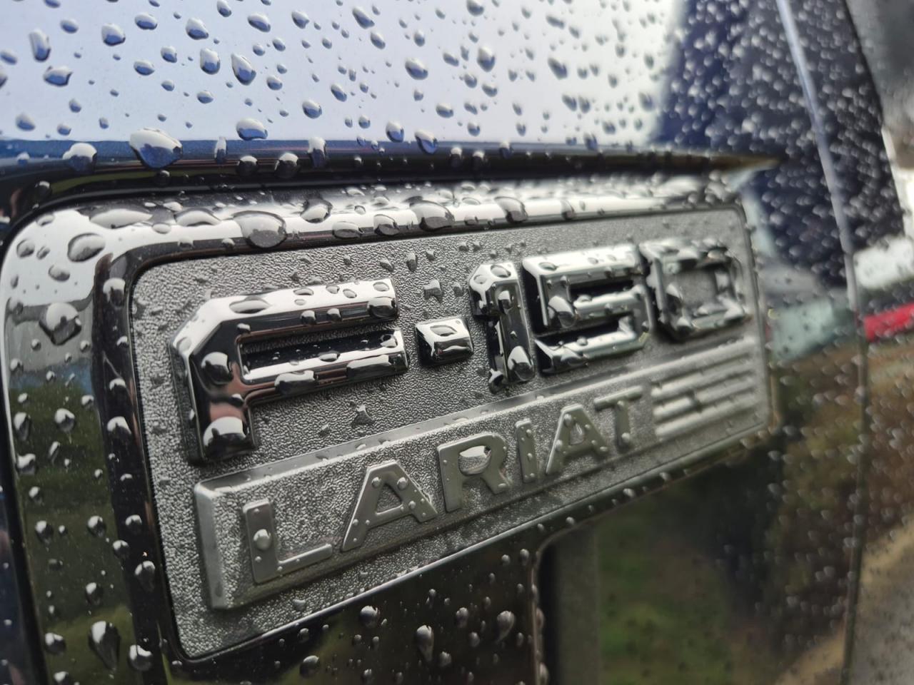 FORD F150 Supercrew LARIAT Black Package V8 5.0L