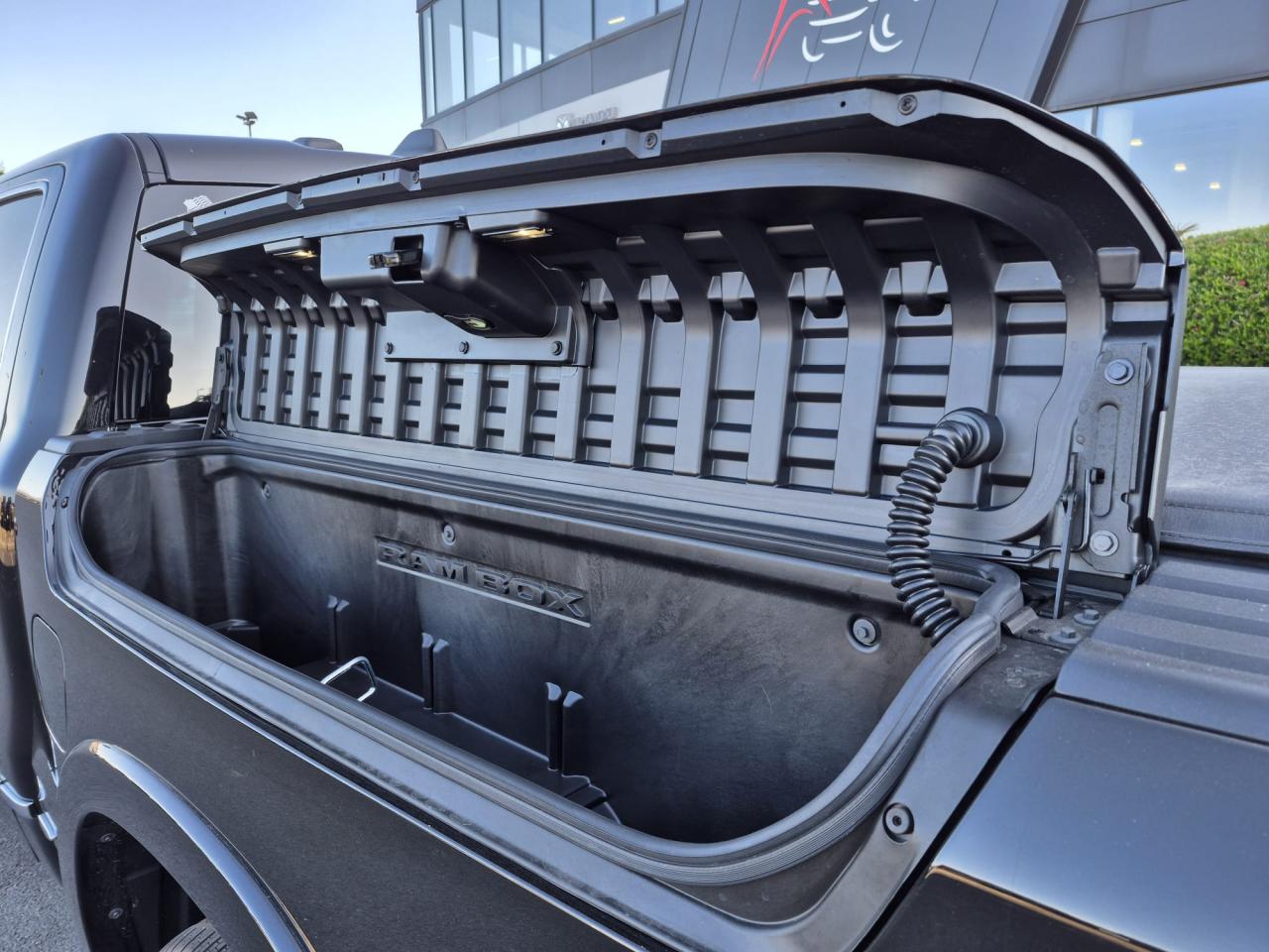 DODGE RAM 1500 CREW TUNGSTEN AIR RAMBOX HAYON MULTI