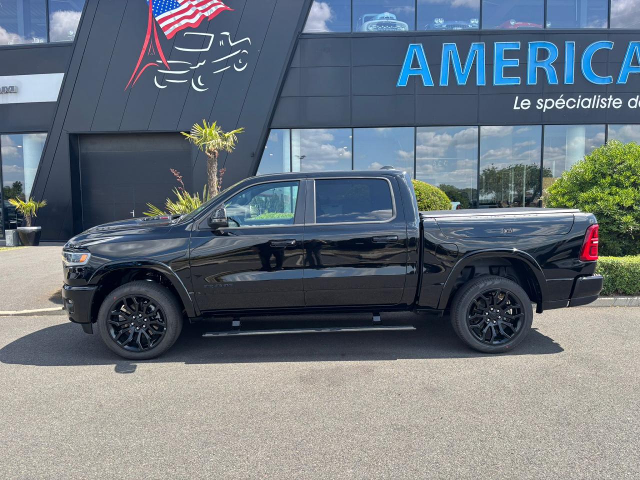 DODGE RAM 1500 CREW LIMITED NIGHT EDITION RAMBOX HAYON MULTI 2025
