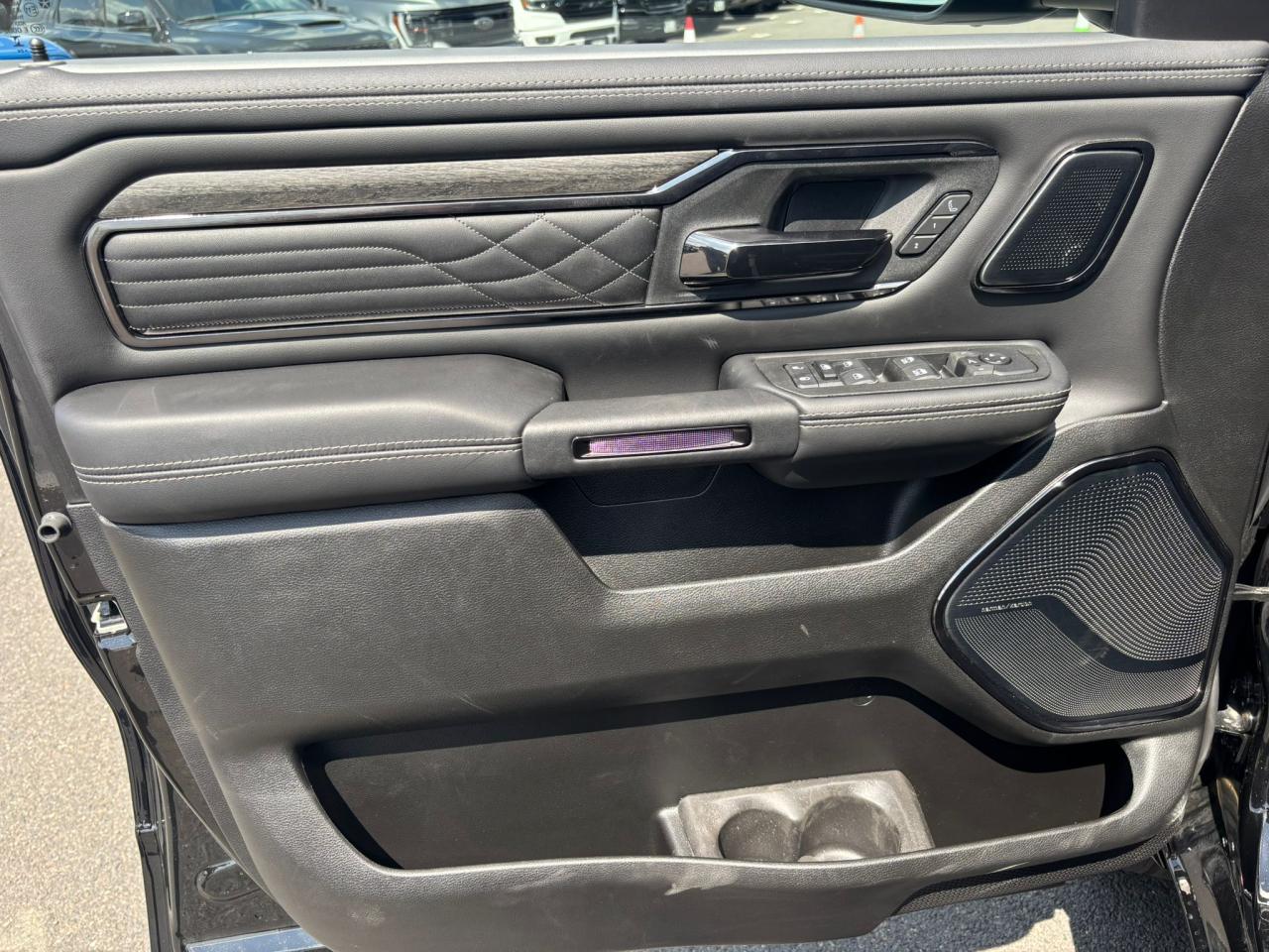 DODGE RAM 1500 CREW LIMITED NIGHT EDITION RAMBOX HAYON MULTI 2025