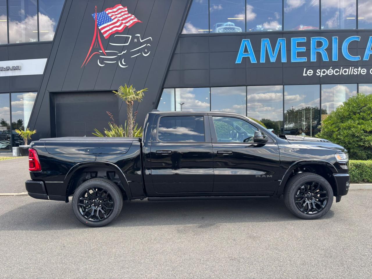 DODGE RAM 1500 CREW LIMITED NIGHT EDITION RAMBOX HAYON MULTI 2025