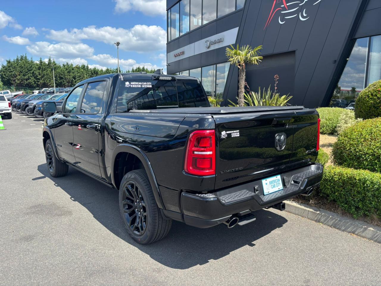 DODGE RAM 1500 CREW LIMITED NIGHT EDITION RAMBOX HAYON MULTI 2025