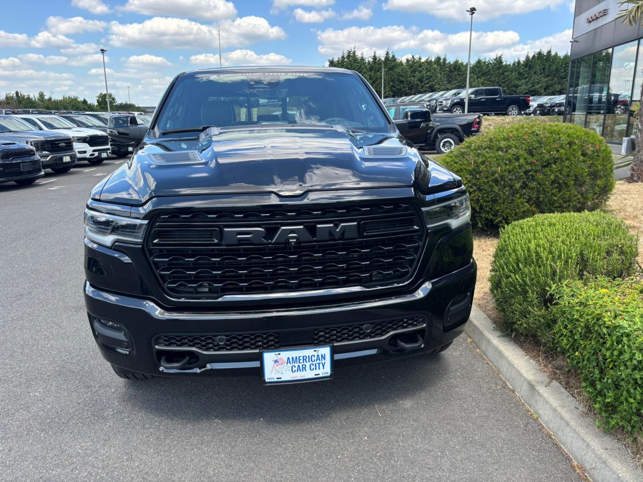 DODGE RAM 1500 CREW LIMITED NIGHT EDITION RAMBOX HAYON MULTI 2025
