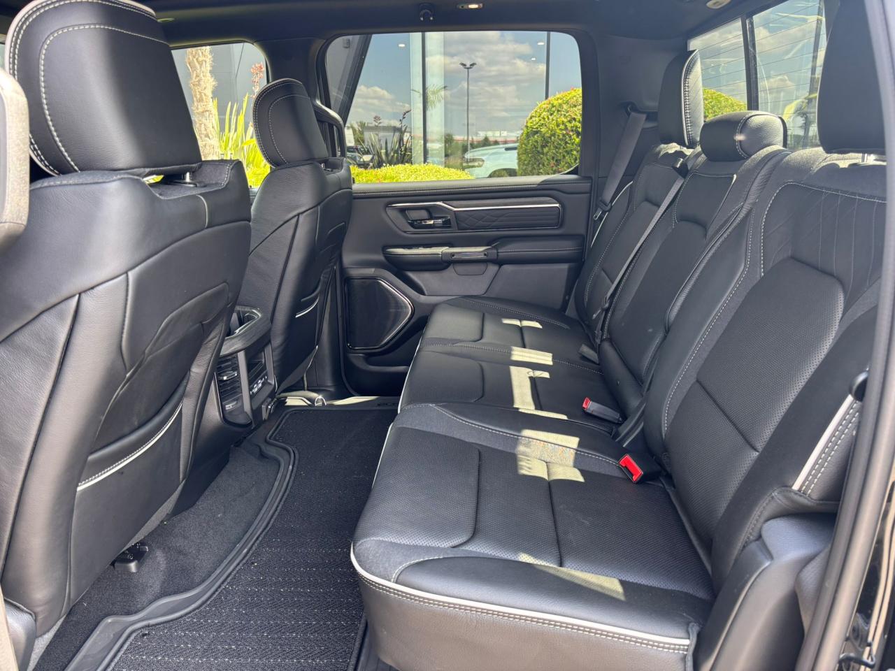 DODGE RAM 1500 CREW LIMITED NIGHT EDITION RAMBOX HAYON MULTI 2025