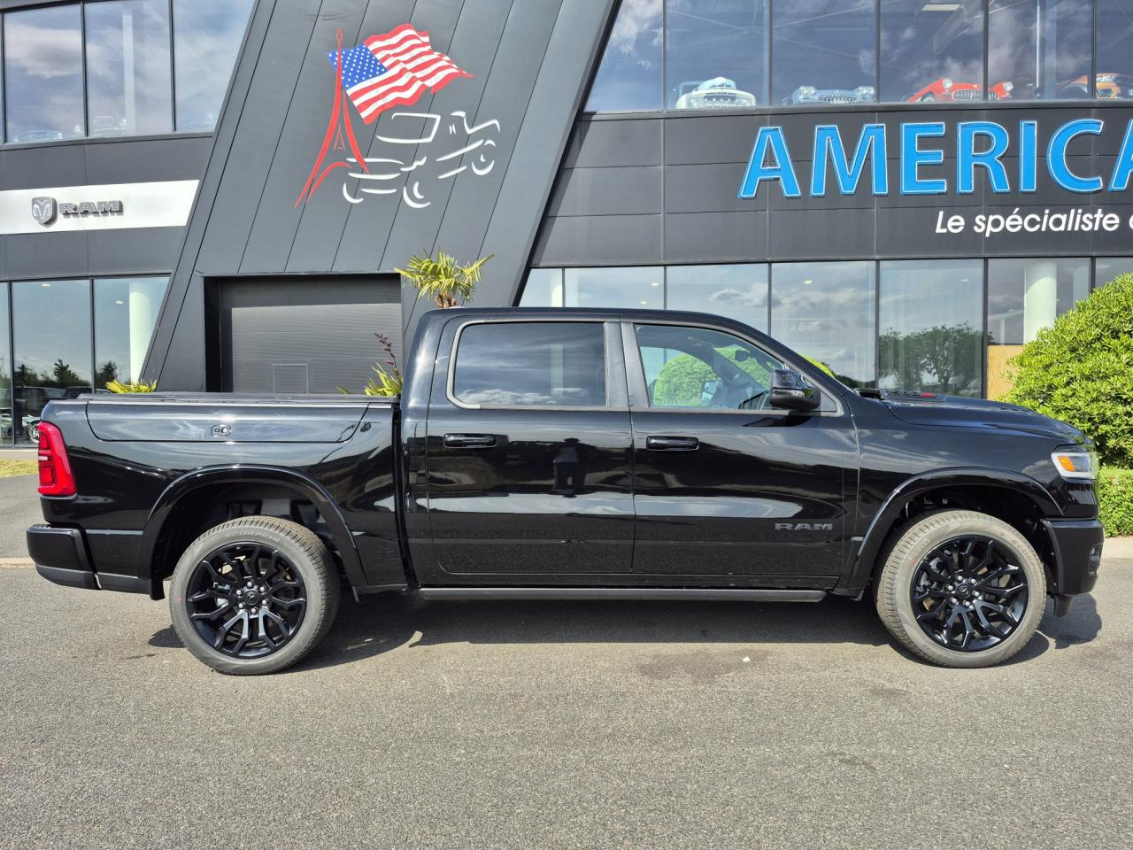 DODGE RAM 1500 CREW LIMITED NIGHT EDITION RAMBOX HAYON MULTI 2025