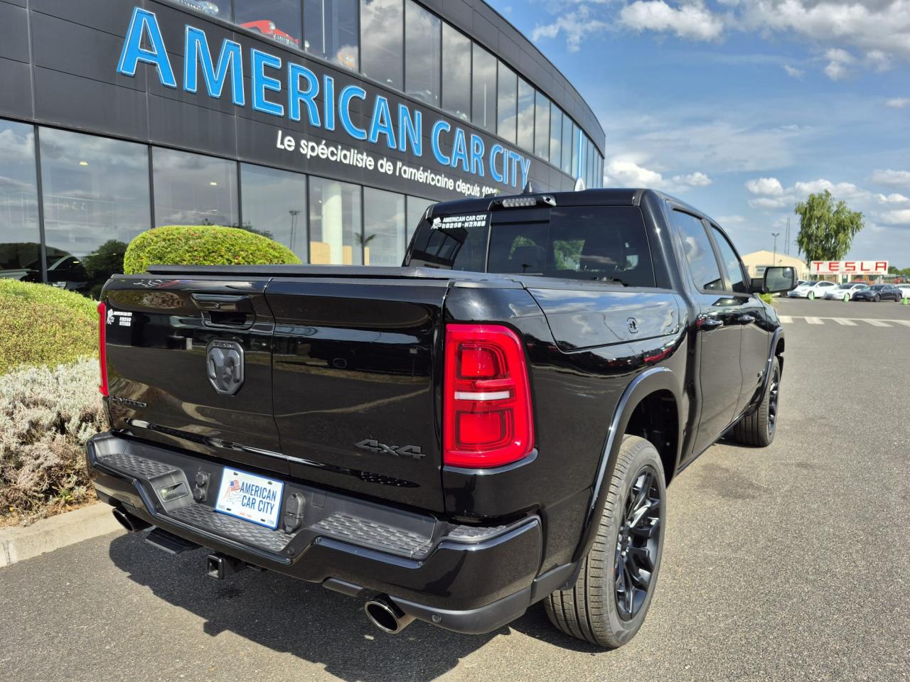 DODGE RAM 1500 CREW LIMITED NIGHT EDITION RAMBOX HAYON MULTI 2025