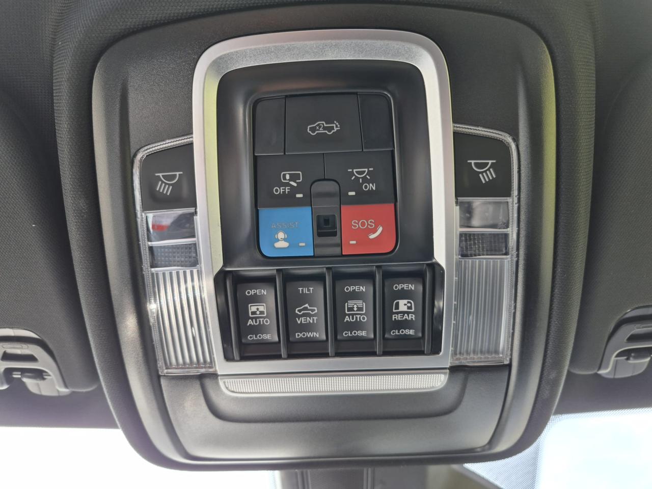 DODGE RAM 1500 CREW LIMITED NIGHT EDITION RAMBOX HAYON MULTI 2025