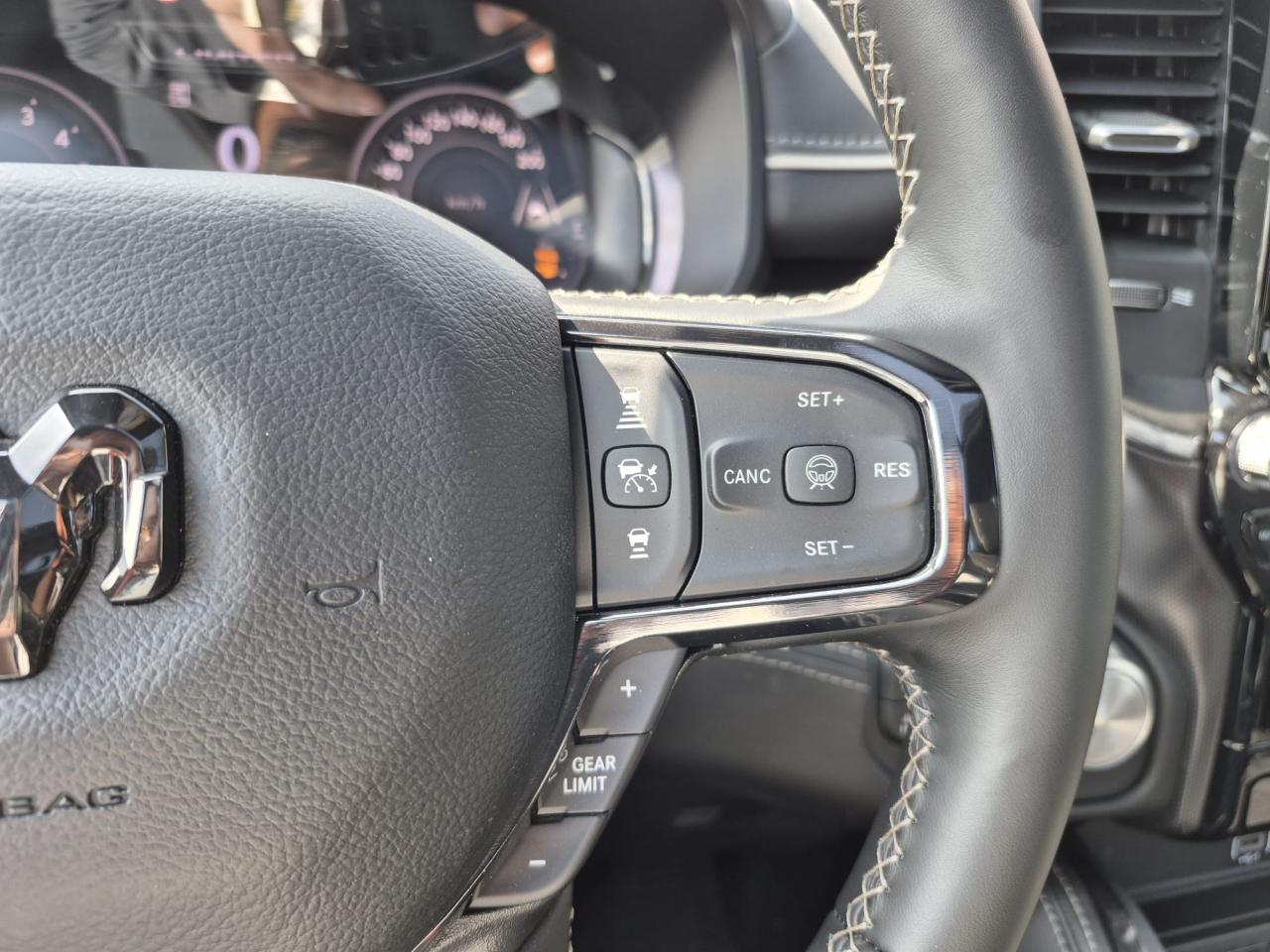 DODGE RAM 1500 CREW LIMITED NIGHT EDITION RAMBOX HAYON MULTI 2025