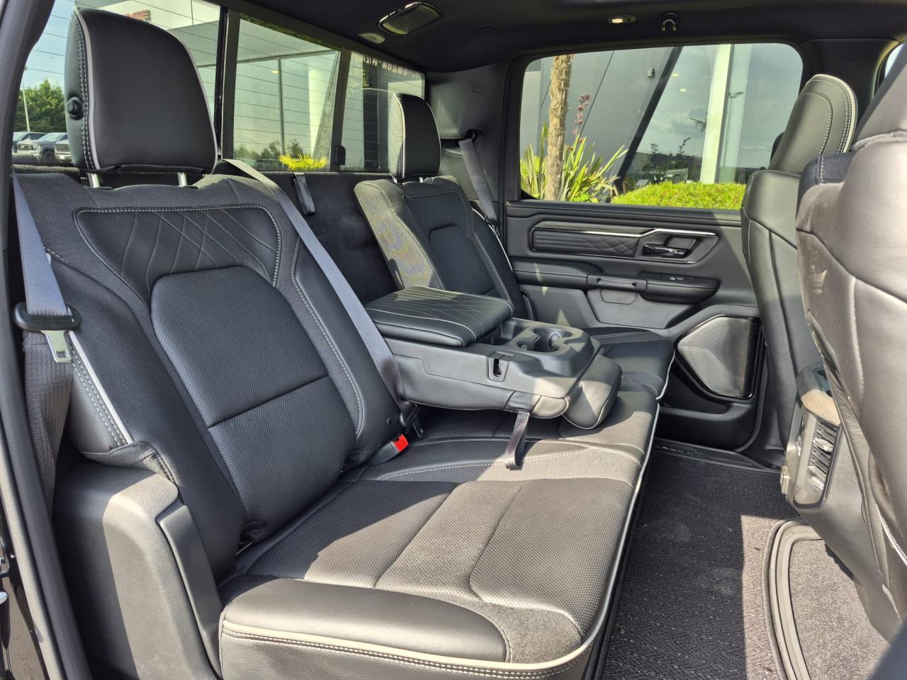 DODGE RAM 1500 CREW LIMITED NIGHT EDITION RAMBOX HAYON MULTI 2025