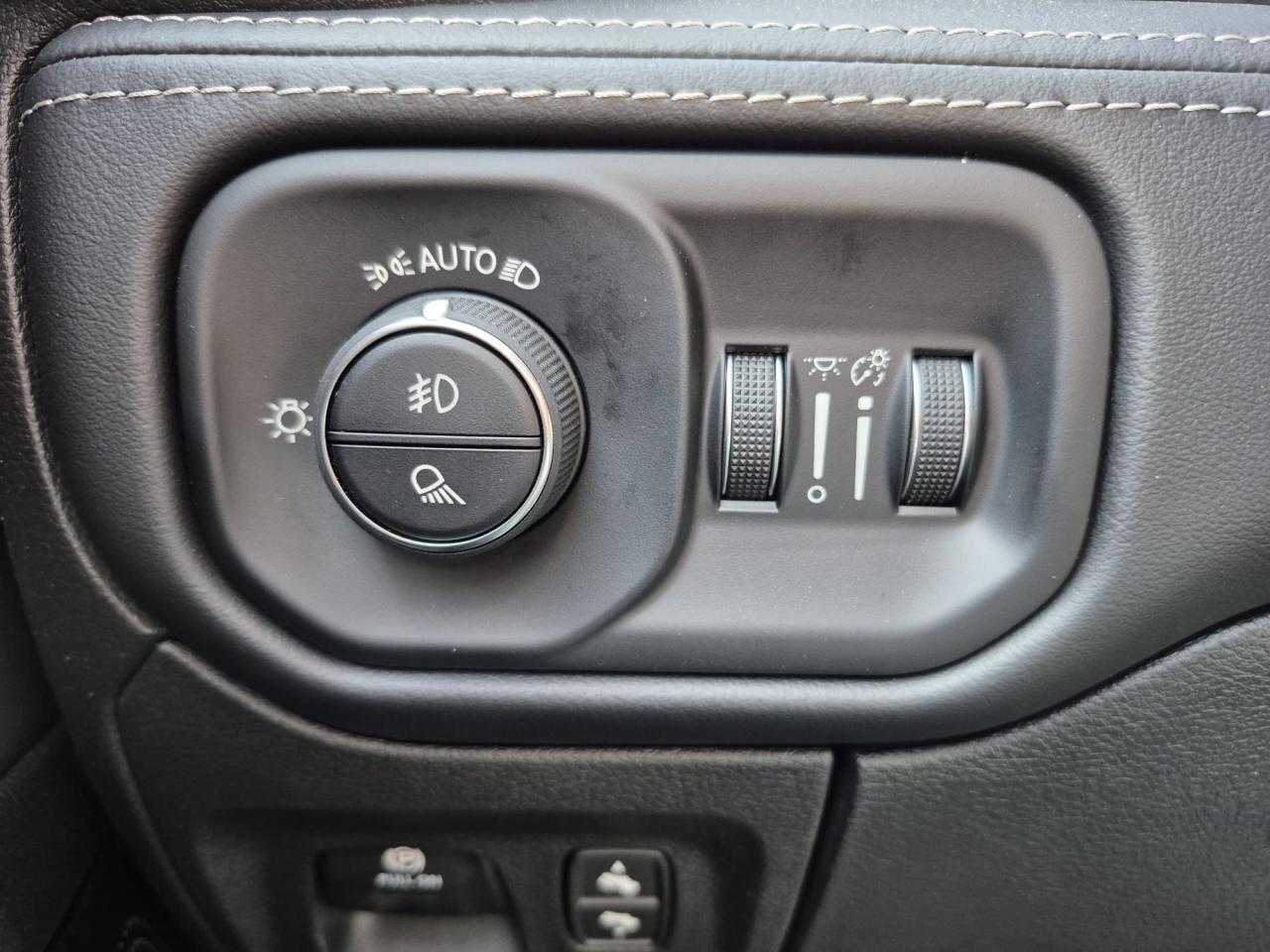 DODGE RAM 1500 CREW LIMITED NIGHT EDITION RAMBOX HAYON MULTI 2025