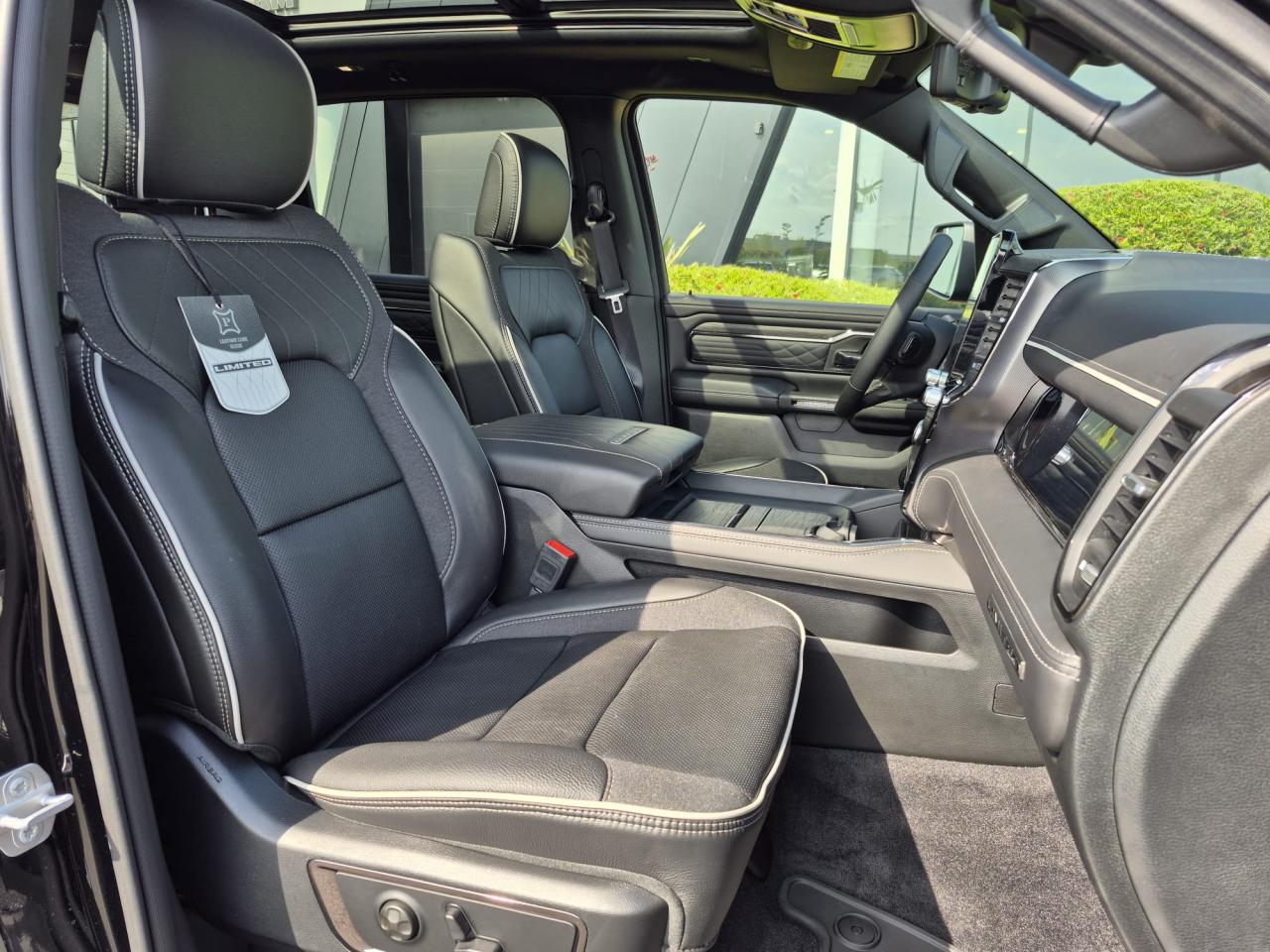 DODGE RAM 1500 CREW LIMITED NIGHT EDITION RAMBOX HAYON MULTI 2025