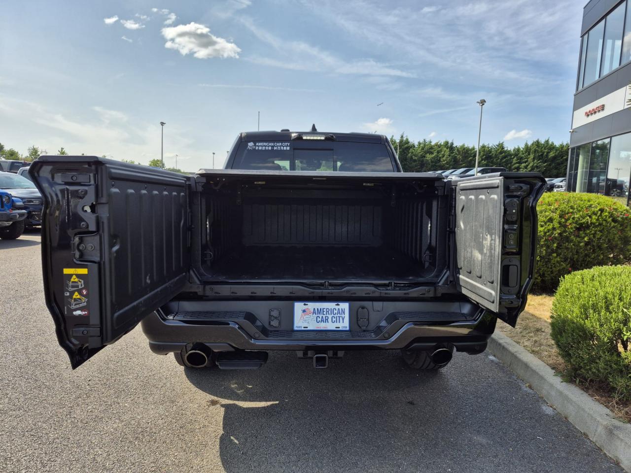 DODGE RAM 1500 CREW LIMITED NIGHT EDITION RAMBOX HAYON MULTI 2025