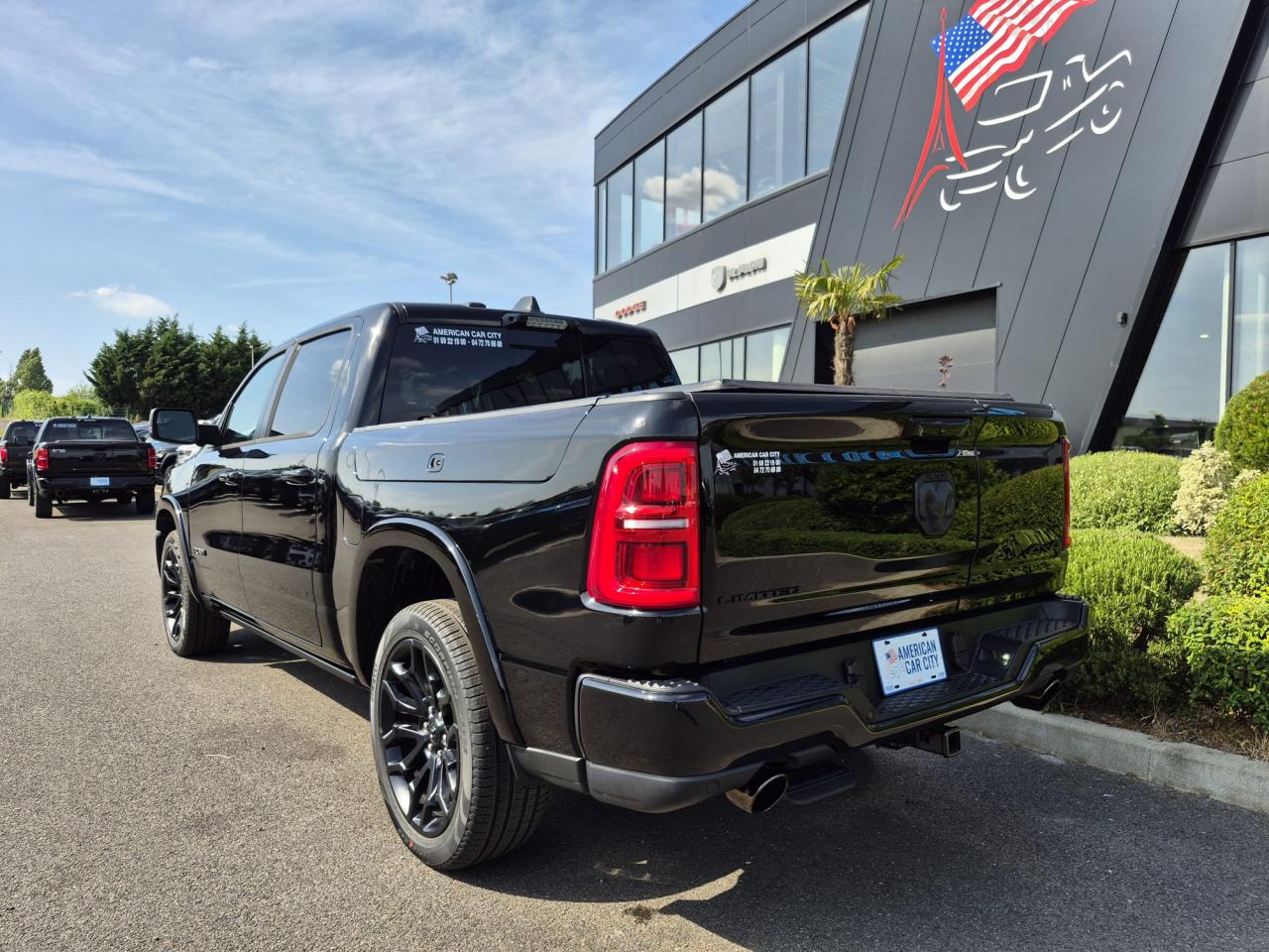 DODGE RAM 1500 CREW LIMITED NIGHT EDITION RAMBOX HAYON MULTI 2025