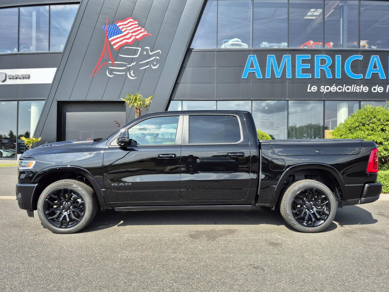 DODGE RAM 1500 CREW LIMITED NIGHT EDITION RAMBOX HAYON MULTI 2025
