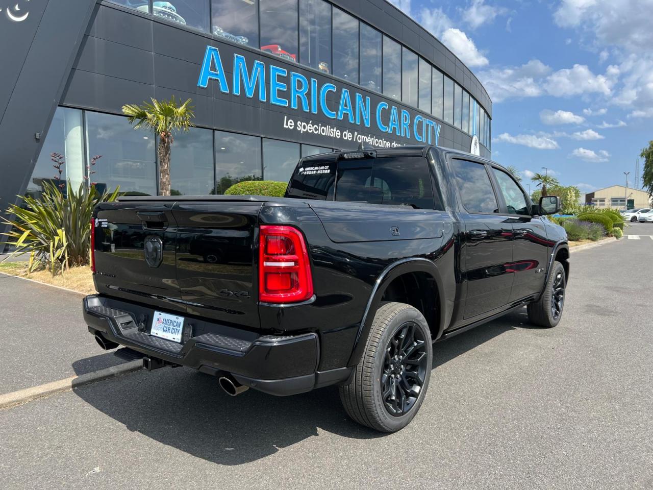 DODGE RAM 1500 CREW LIMITED NIGHT EDITION RAMBOX HAYON MULTI 2025