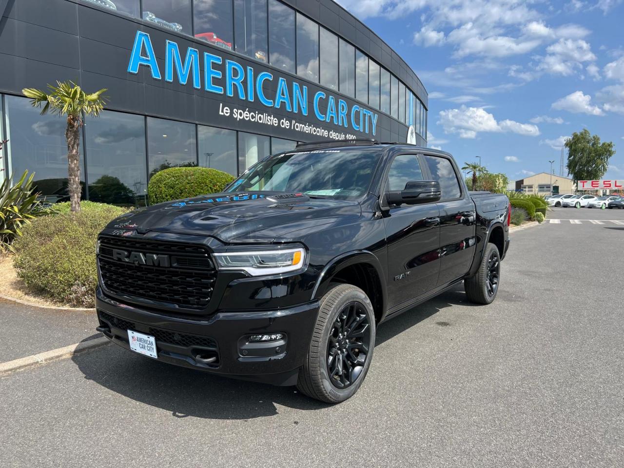 DODGE RAM 1500 CREW LIMITED NIGHT EDITION RAMBOX HAYON MULTI 2025