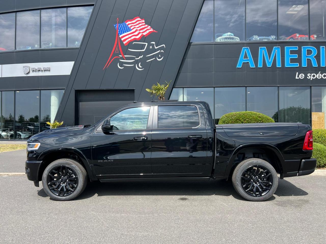 DODGE RAM 1500 CREW LIMITED NIGHT EDITION RAMBOX HAYON MULTI 2025