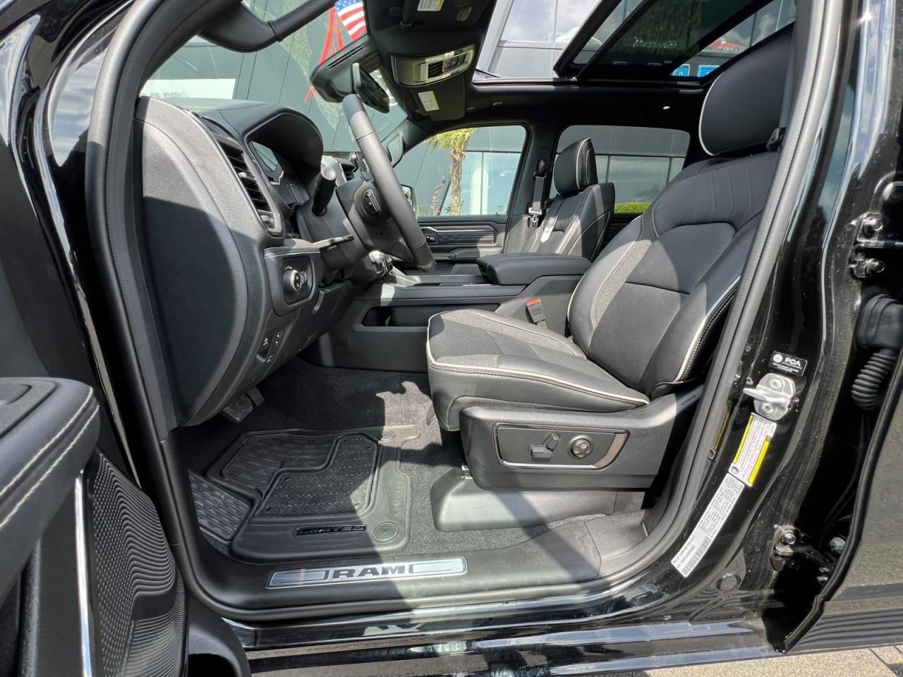 DODGE RAM 1500 CREW LIMITED NIGHT EDITION RAMBOX HAYON MULTI 2025