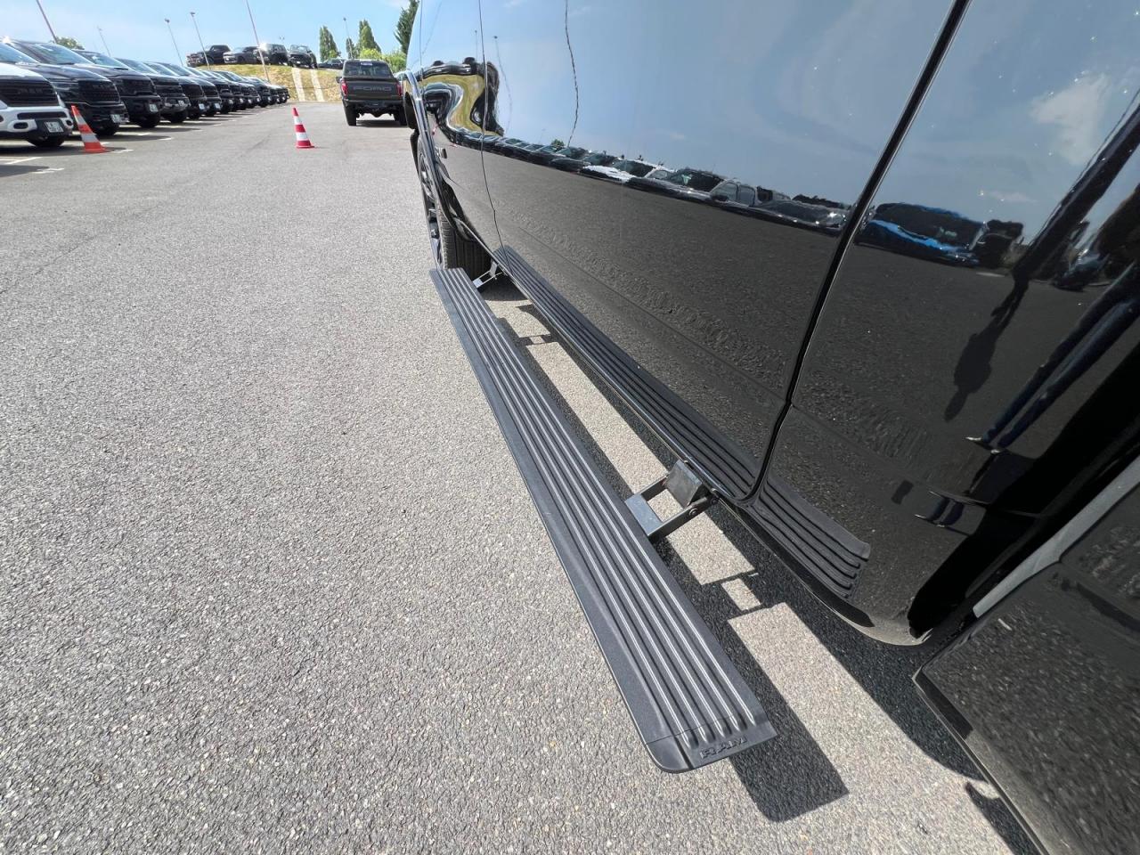 DODGE RAM 1500 CREW LIMITED NIGHT EDITION RAMBOX HAYON MULTI 2025