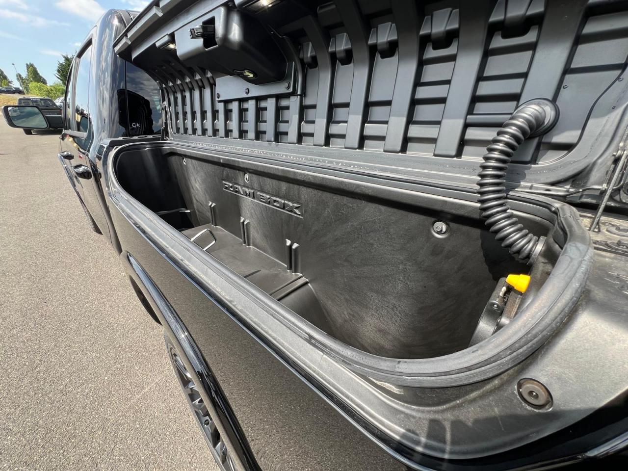 DODGE RAM 1500 CREW LIMITED NIGHT EDITION RAMBOX HAYON MULTI 2025