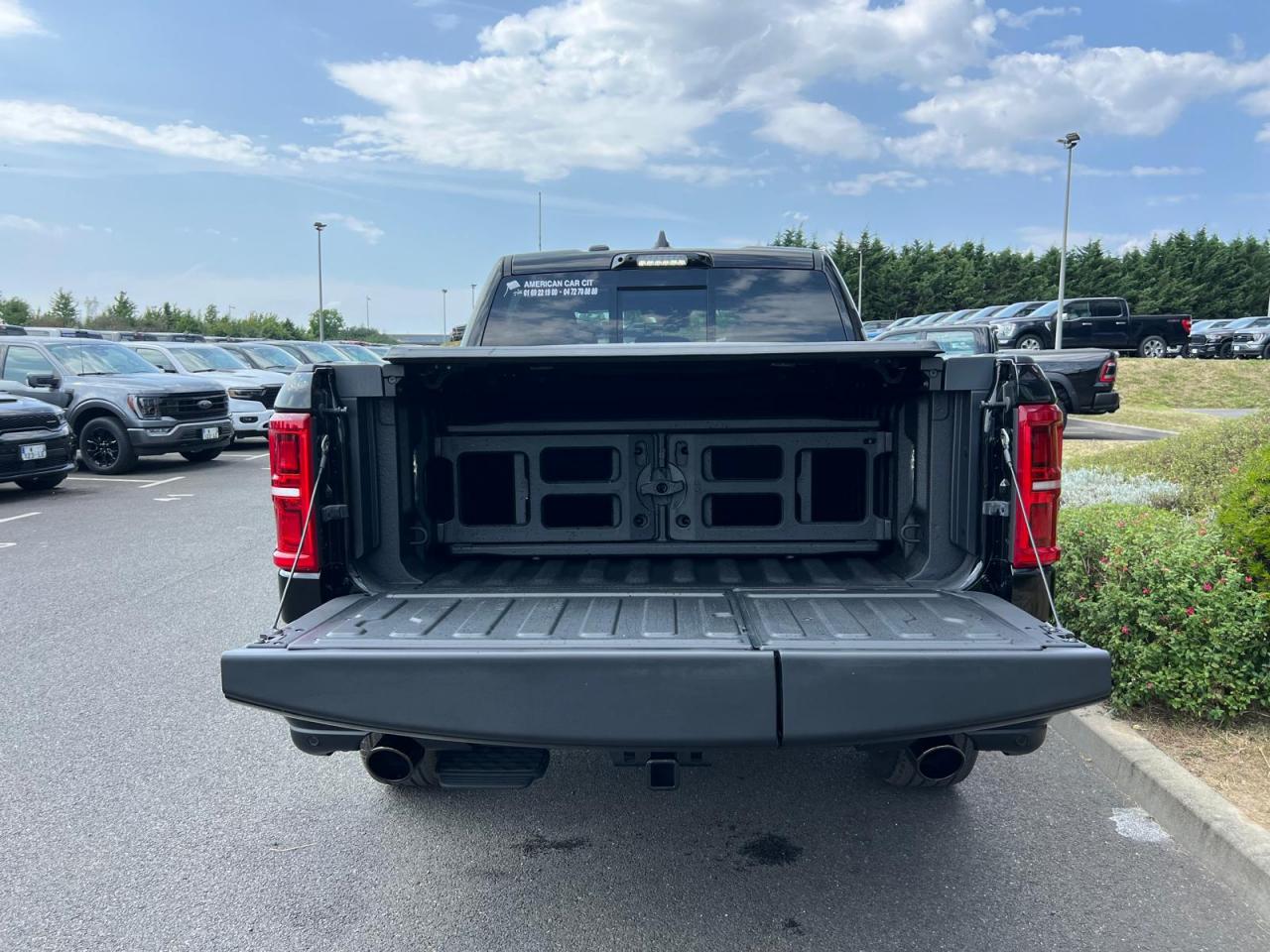DODGE RAM 1500 CREW LIMITED NIGHT EDITION RAMBOX HAYON MULTI 2025