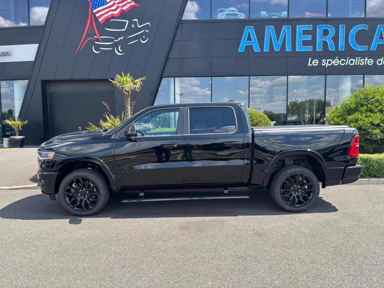 DODGE RAM 1500 CREW LIMITED NIGHT EDITION RAMBOX HAYON MULTI 2025