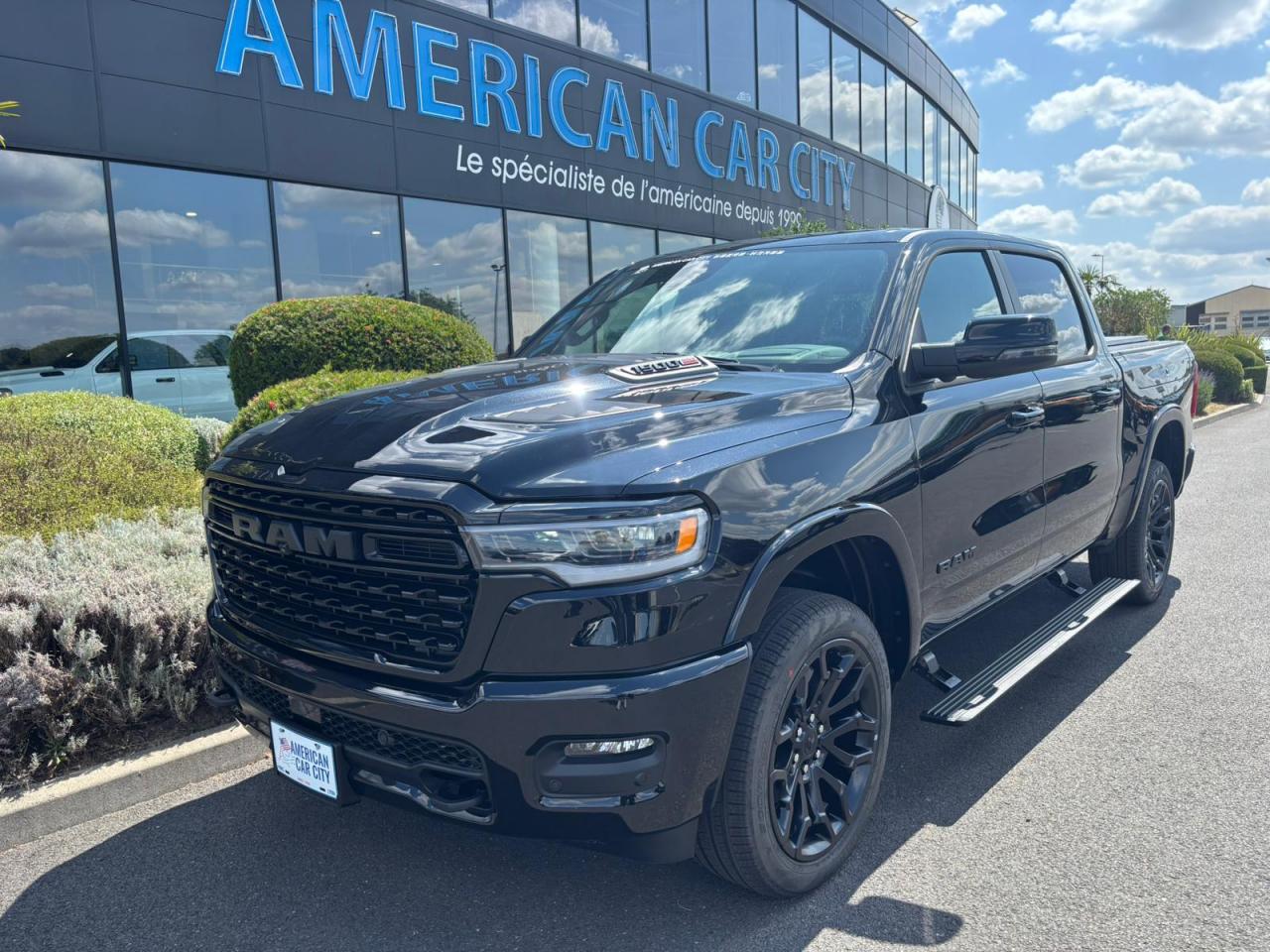 DODGE RAM 1500 CREW LIMITED NIGHT EDITION RAMBOX HAYON MULTI 2025