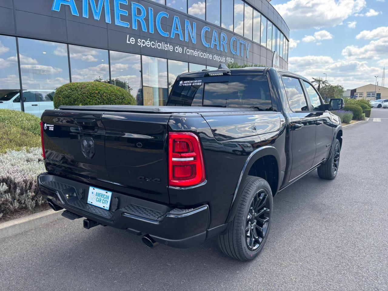 DODGE RAM 1500 CREW LIMITED NIGHT EDITION RAMBOX HAYON MULTI 2025