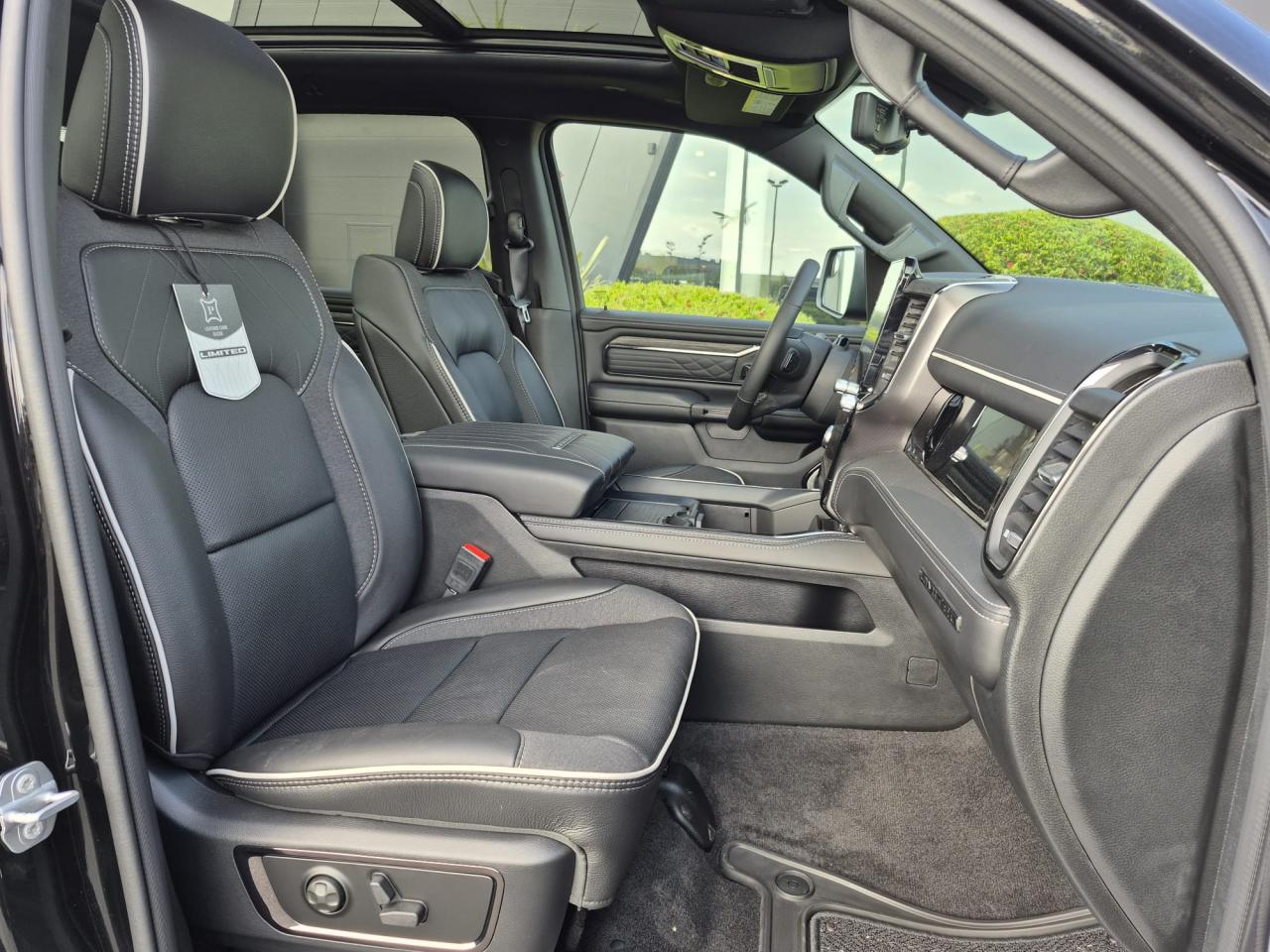 DODGE RAM 1500 CREW LIMITED NIGHT EDITION RAMBOX HAYON MULTI 2025