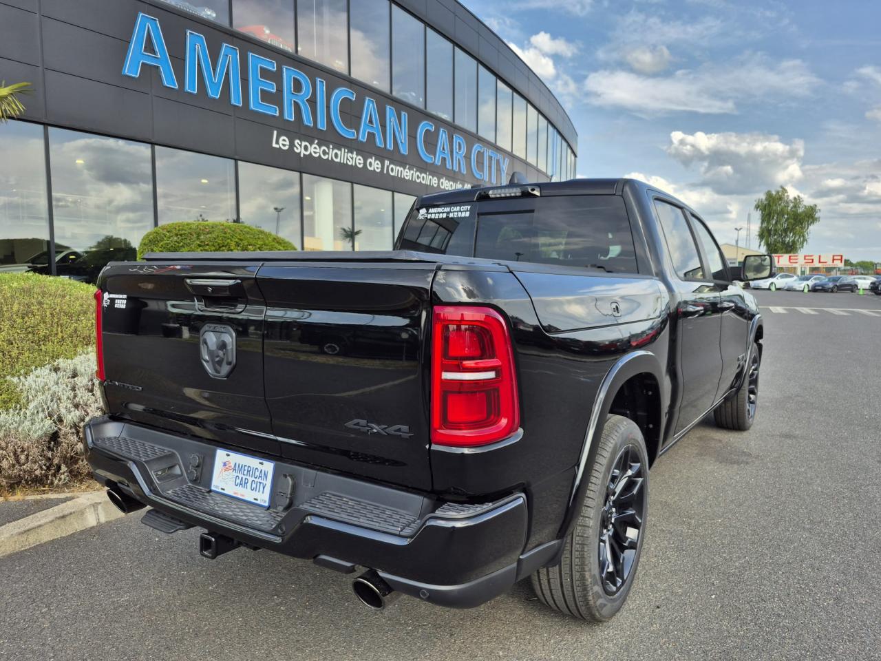 DODGE RAM 1500 CREW LIMITED NIGHT EDITION RAMBOX HAYON MULTI 2025