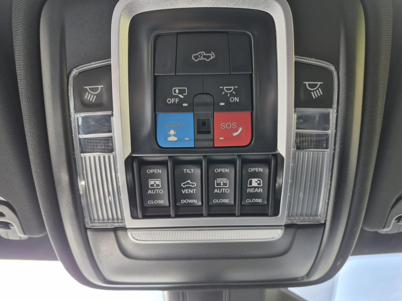 DODGE RAM 1500 CREW LIMITED NIGHT EDITION RAMBOX HAYON MULTI 2025