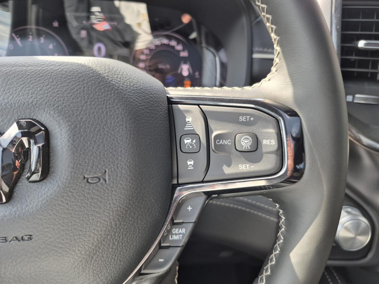 DODGE RAM 1500 CREW LIMITED NIGHT EDITION RAMBOX HAYON MULTI 2025