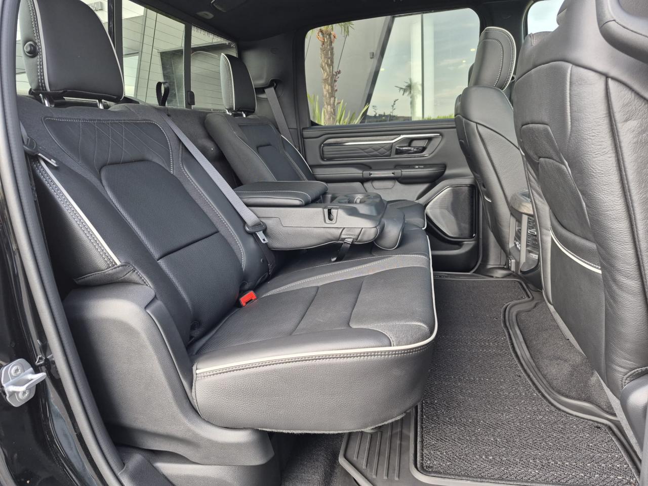 DODGE RAM 1500 CREW LIMITED NIGHT EDITION RAMBOX HAYON MULTI 2025