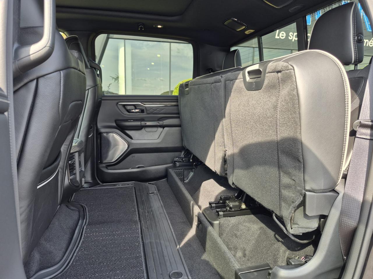 DODGE RAM 1500 CREW LIMITED NIGHT EDITION RAMBOX HAYON MULTI 2025