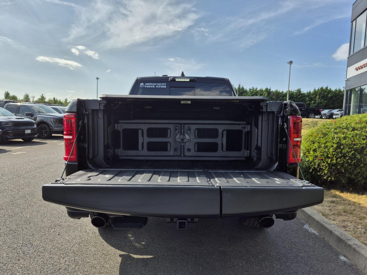 DODGE RAM 1500 CREW LIMITED NIGHT EDITION RAMBOX HAYON MULTI 2025