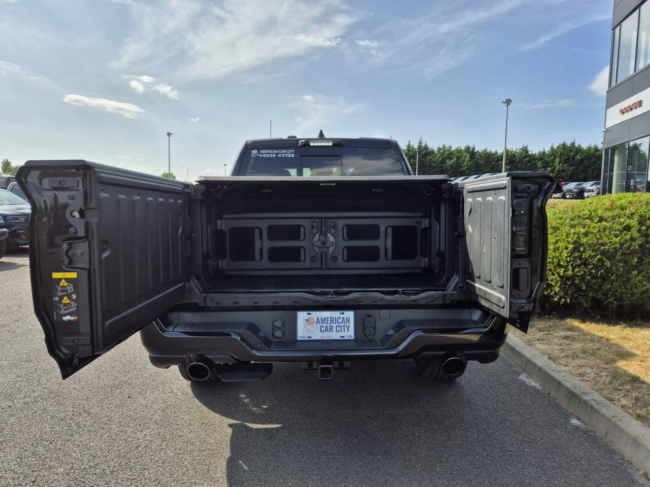 DODGE RAM 1500 CREW LIMITED NIGHT EDITION RAMBOX HAYON MULTI 2025