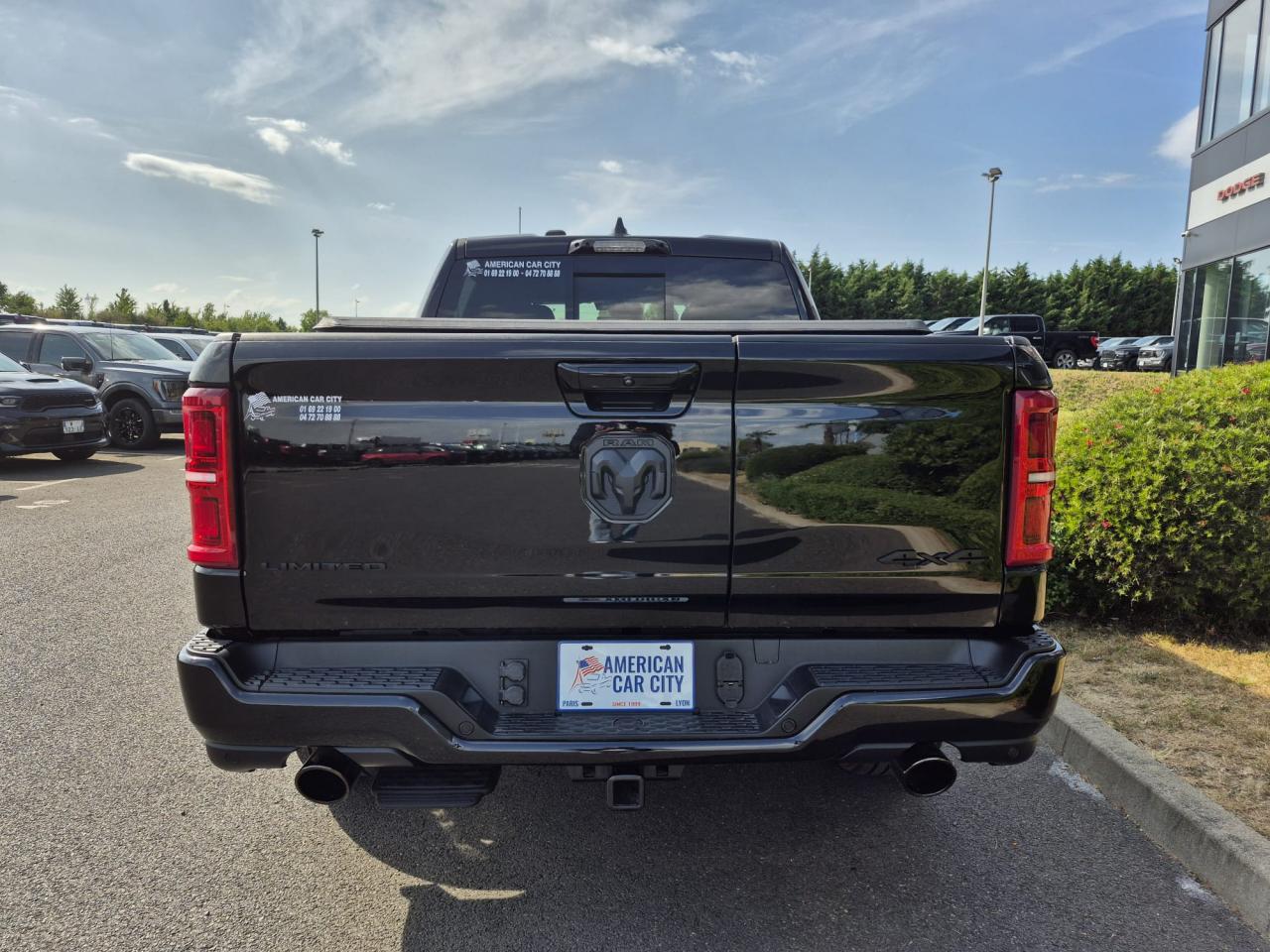 DODGE RAM 1500 CREW LIMITED NIGHT EDITION RAMBOX HAYON MULTI 2025