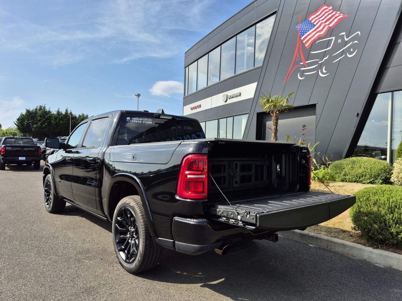DODGE RAM 1500 CREW LIMITED NIGHT EDITION RAMBOX HAYON MULTI 2025