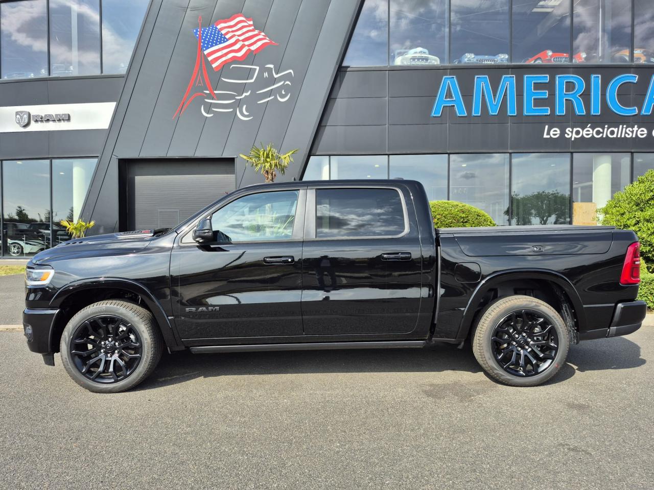 DODGE RAM 1500 CREW LIMITED NIGHT EDITION RAMBOX HAYON MULTI 2025