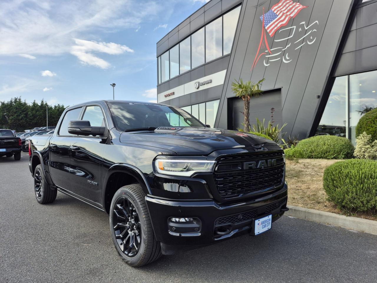 DODGE RAM 1500 CREW LIMITED NIGHT EDITION RAMBOX HAYON MULTI 2025