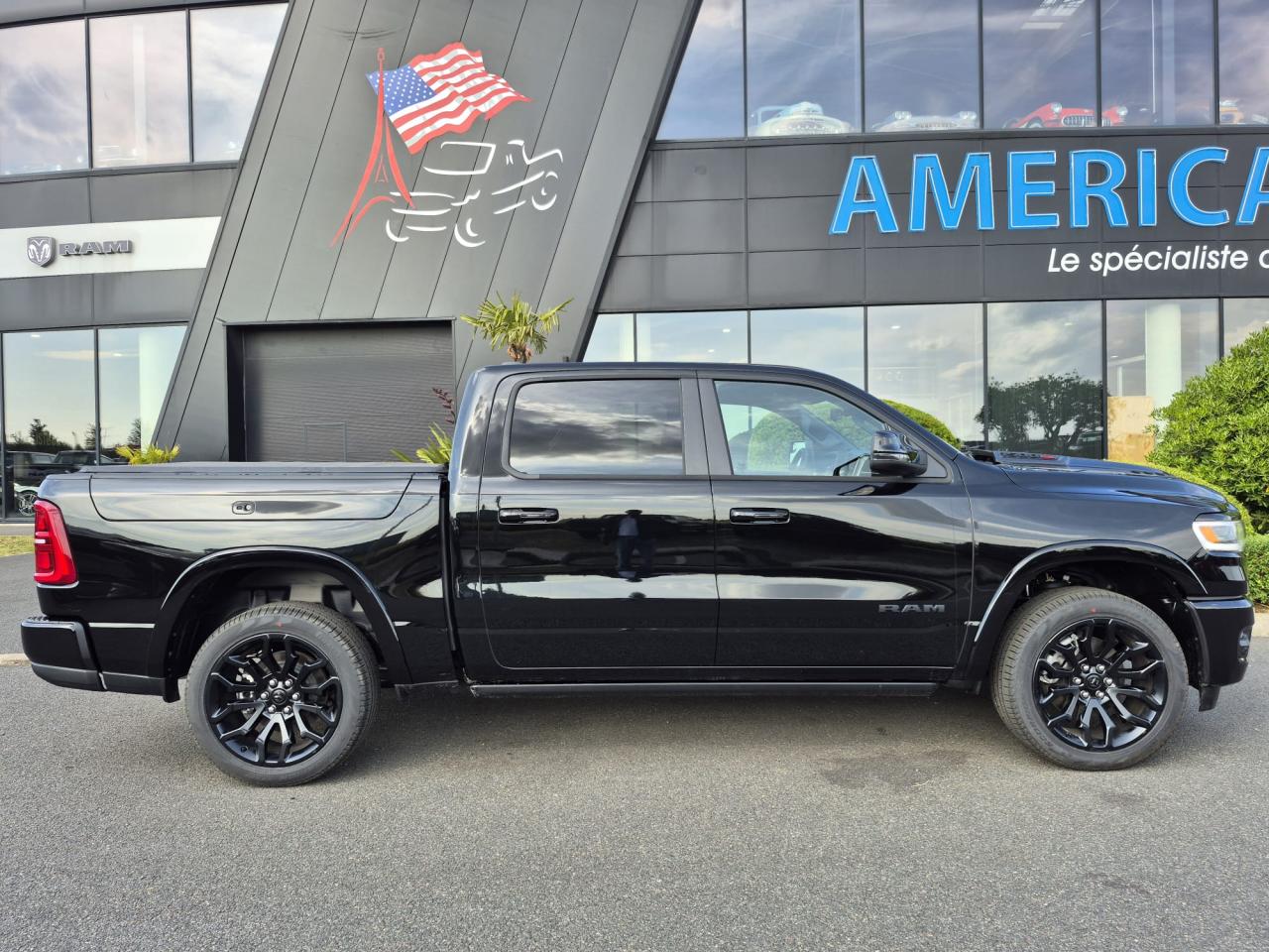 DODGE RAM 1500 CREW LIMITED NIGHT EDITION RAMBOX HAYON MULTI 2025