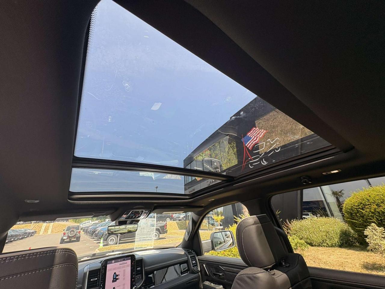 DODGE RAM 1500 CREW LIMITED NIGHT EDITION RAMBOX HAYON MULTI 2025