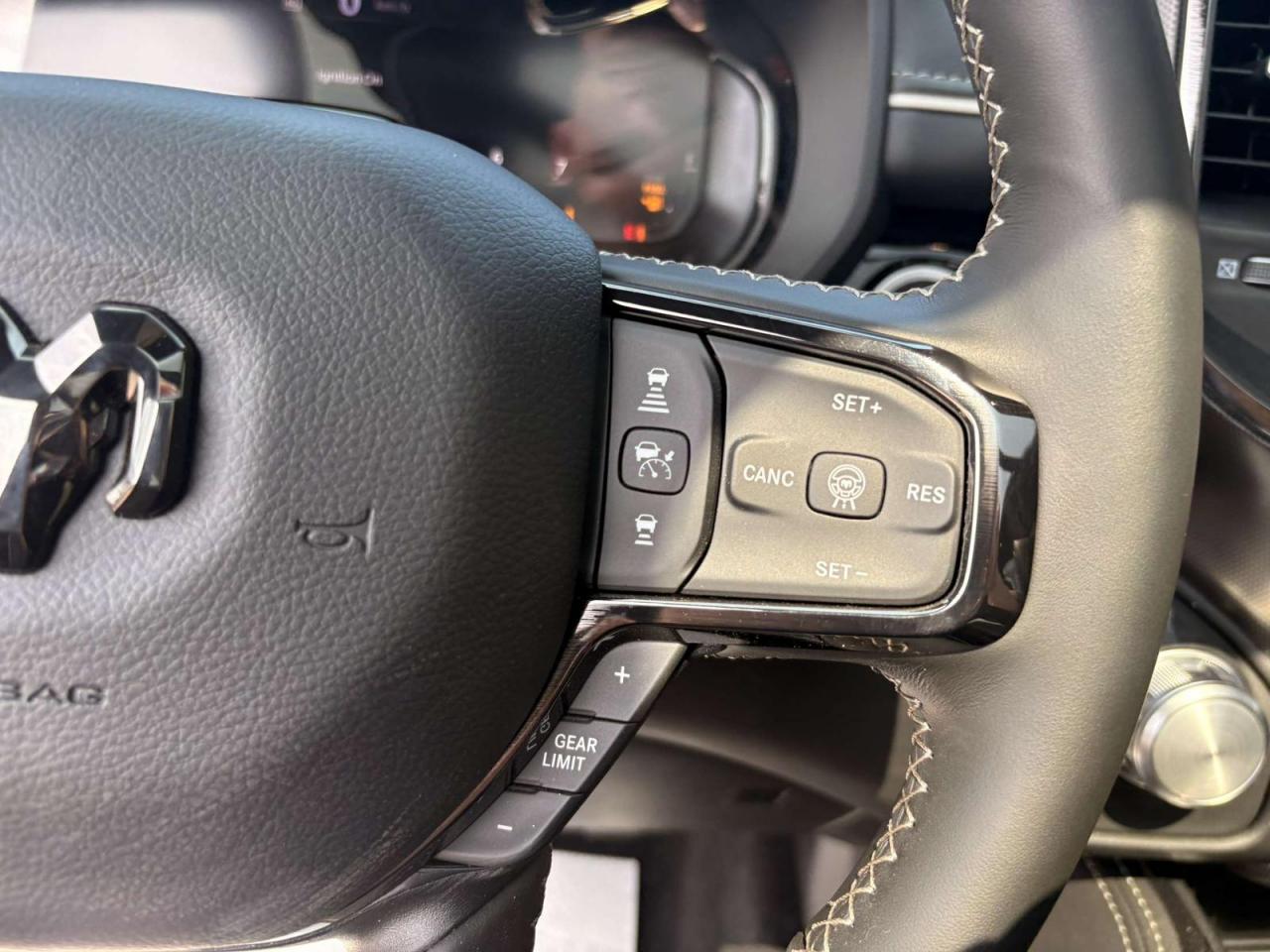 DODGE RAM 1500 CREW LIMITED NIGHT EDITION RAMBOX HAYON MULTI 2025