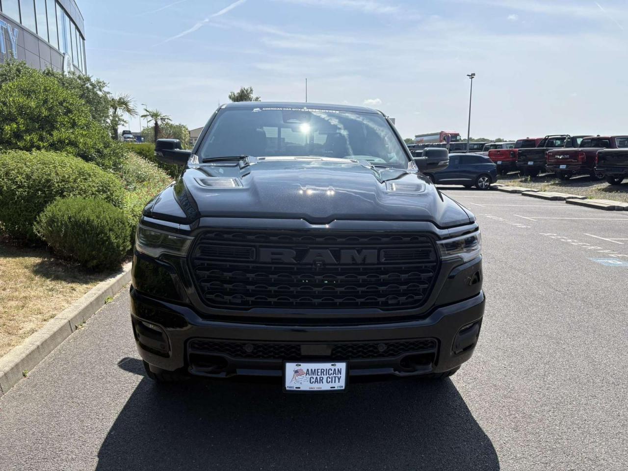 DODGE RAM 1500 CREW LIMITED NIGHT EDITION RAMBOX HAYON MULTI 2025