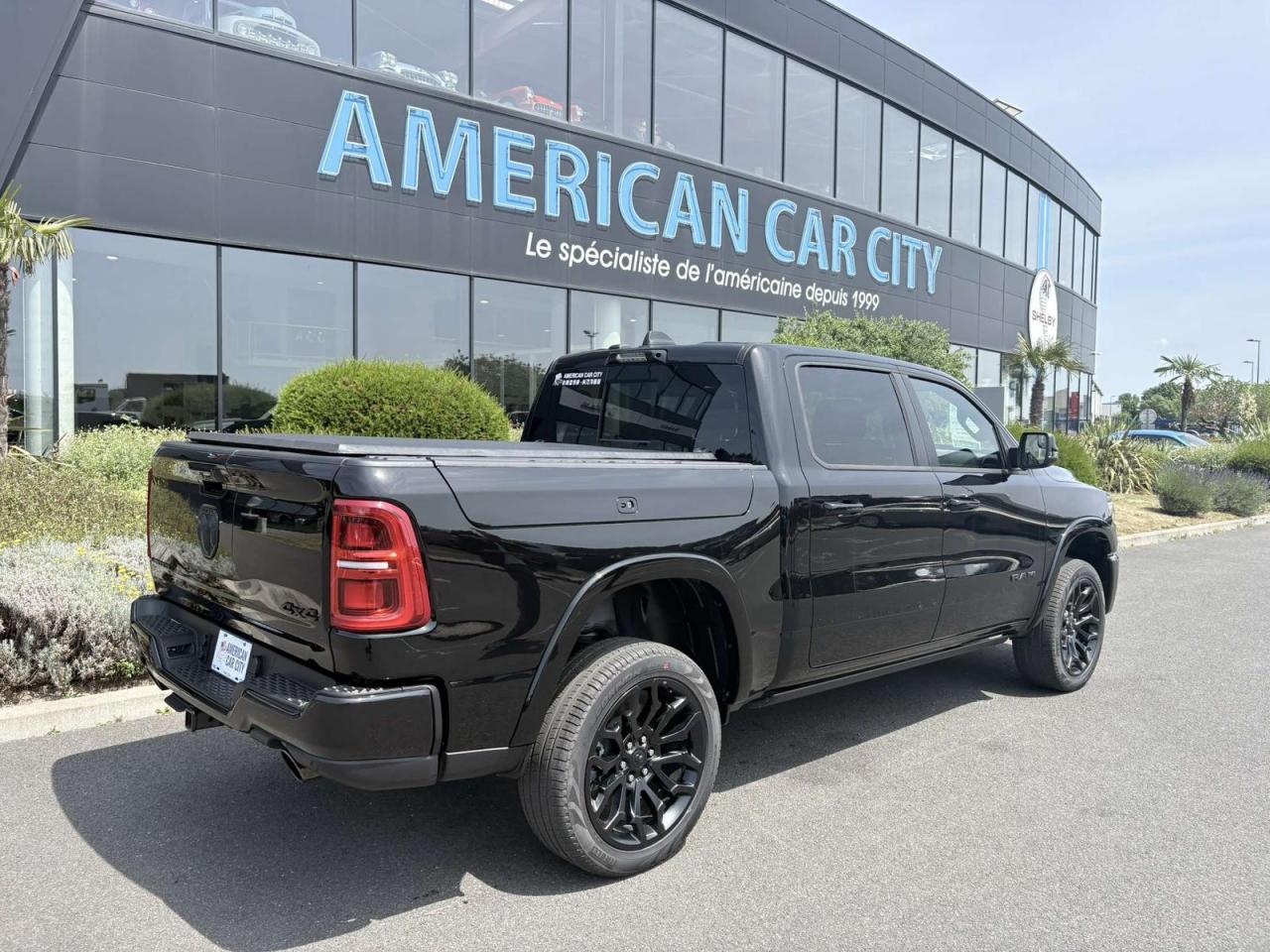 DODGE RAM 1500 CREW LIMITED NIGHT EDITION RAMBOX HAYON MULTI 2025