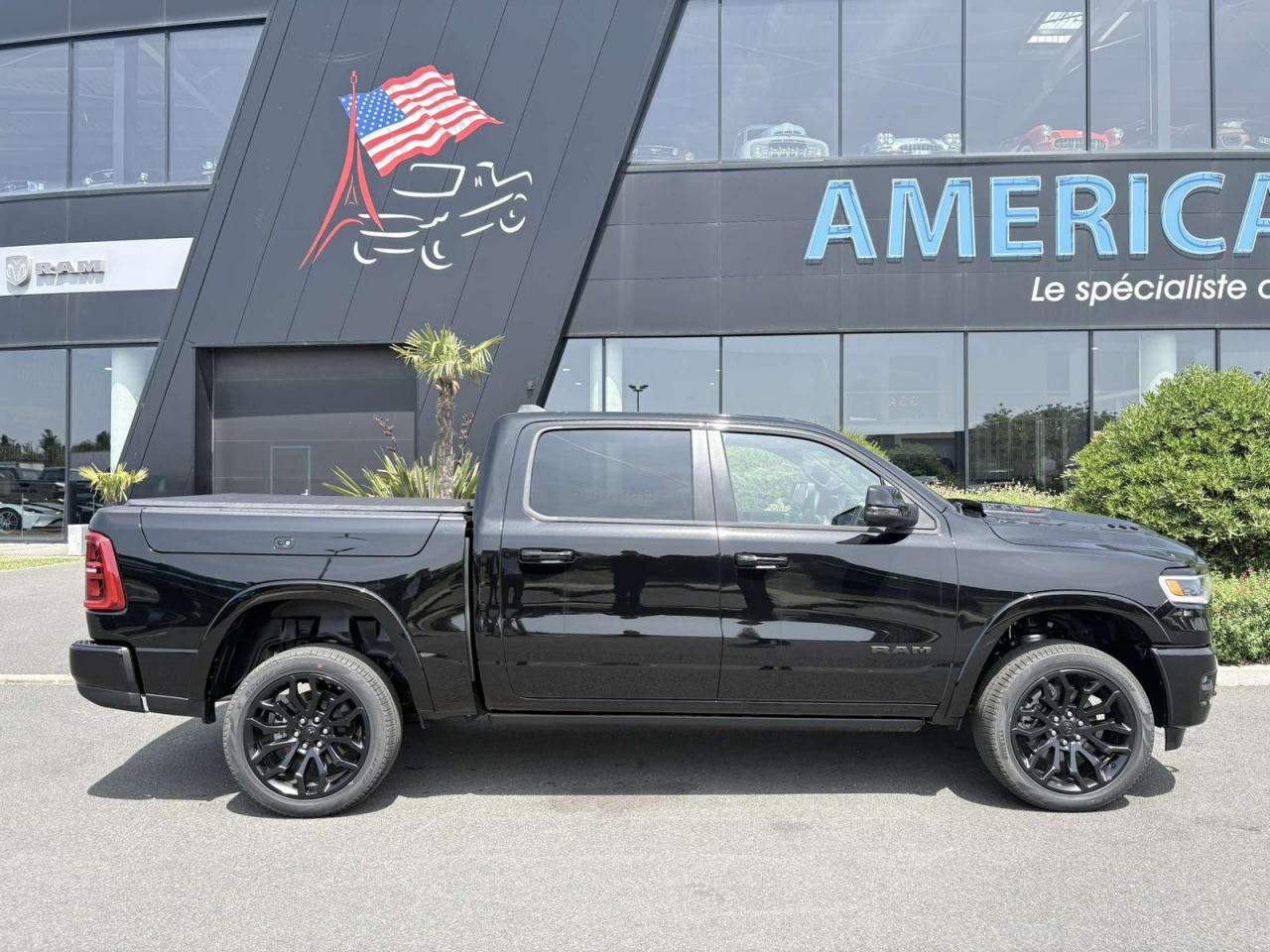 DODGE RAM 1500 CREW LIMITED NIGHT EDITION RAMBOX HAYON MULTI 2025