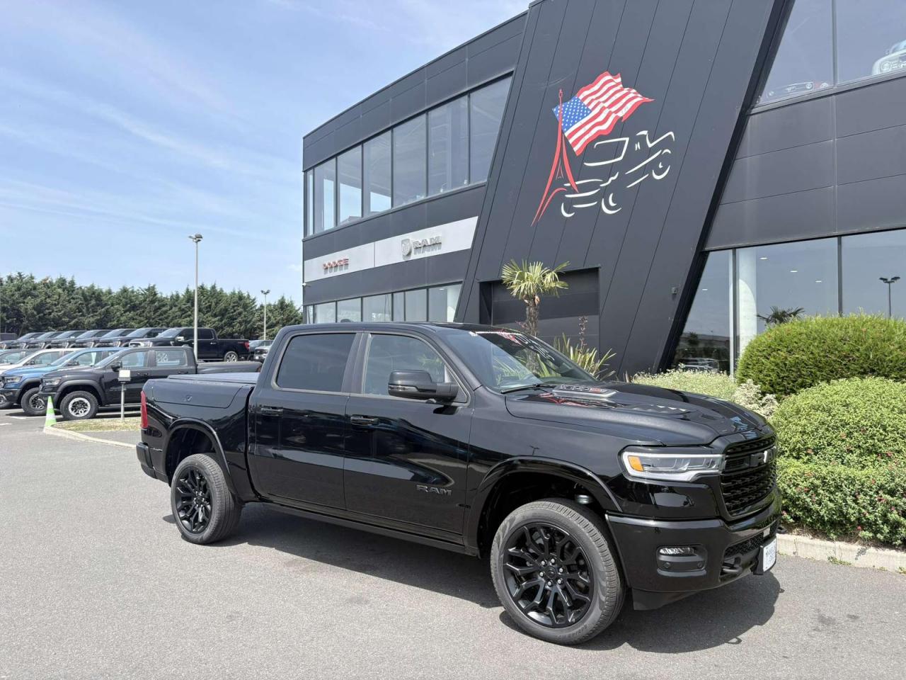 DODGE RAM 1500 CREW LIMITED NIGHT EDITION RAMBOX HAYON MULTI 2025